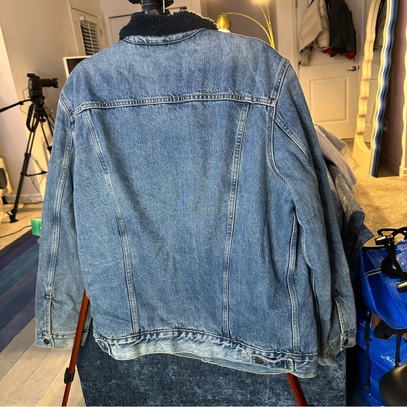 Levi's Premium Type III Sherpa Trucker Jean Jacket Dark Wash/Blue Lining - Picture 9 of 13